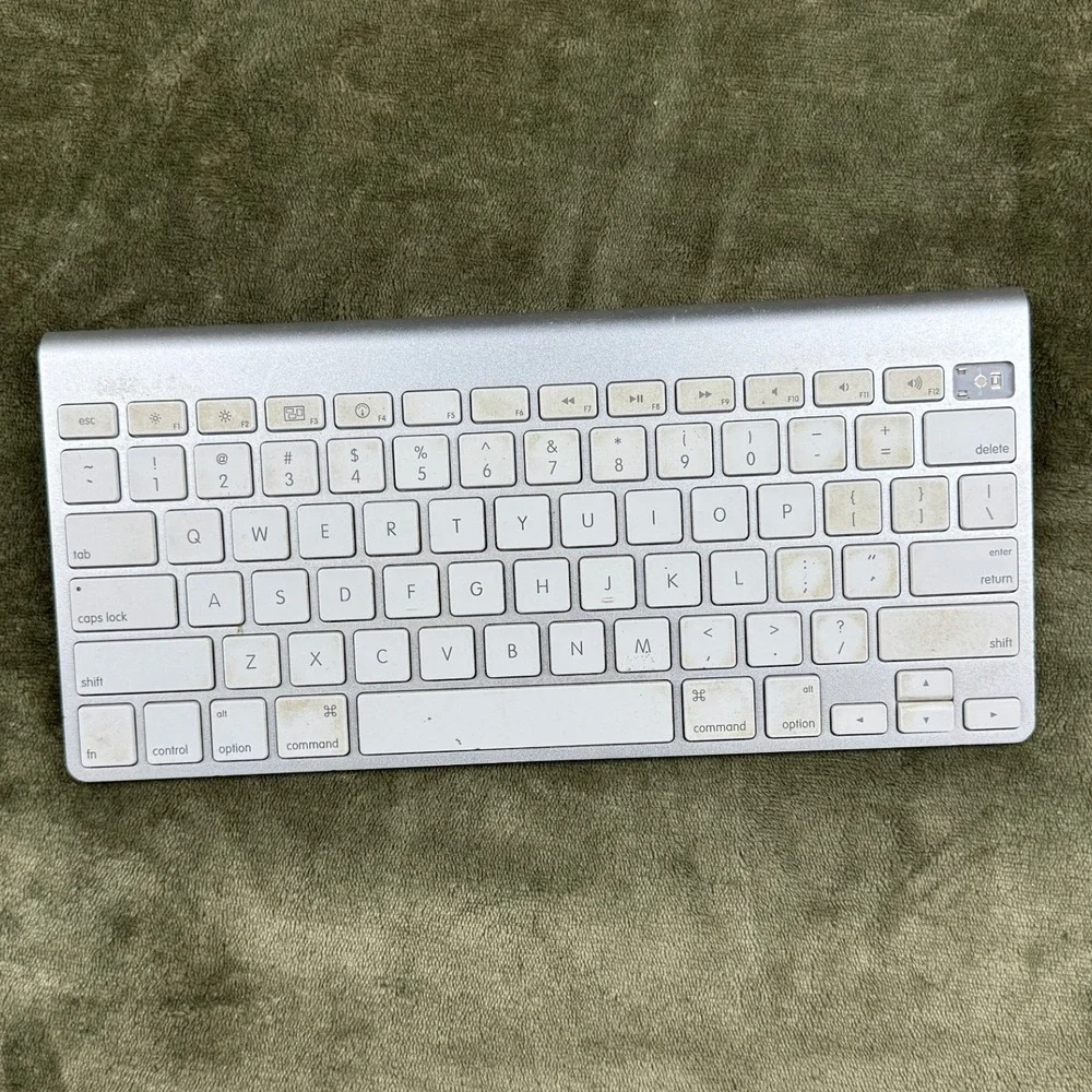 Apple Wireless Keyboard A1314 Silver Aluminum Bluetooth‎ MC184LL/B Mac iPad